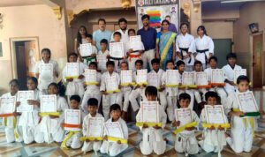 కరాటేలో చిన్నారుల ప్రతిభ