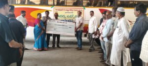 ఆర్టీసి డ్రైవర్లకు బహుమతులు