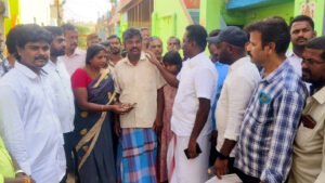 బాధిత కుటుంభానికి ఆర్థిక సహాయం