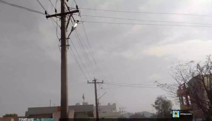 జాతరకు విద్యుత్‌ దీపాలు ఏర్పాటు