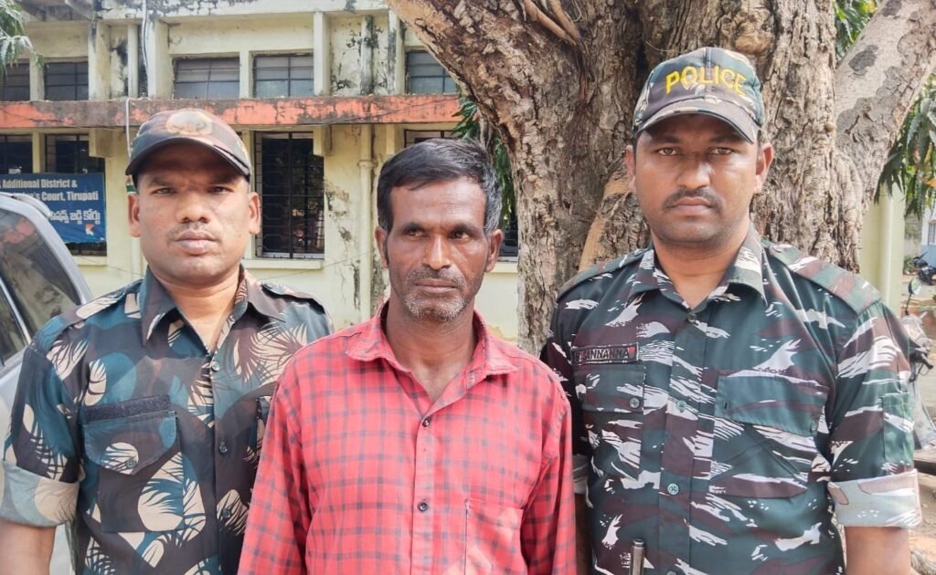 ఎర్రచందనం స్మగ్లరుకు ఐదేళ్ల జైలు శిక్ష – రూ.6లక్షల జరిమానా