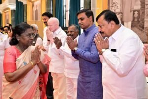 రాష్ట్రపతి ముర్ముతో ఎంపీలు మిధున్‌రెడ్డి, సుబ్బారెడ్డి తదితరులు