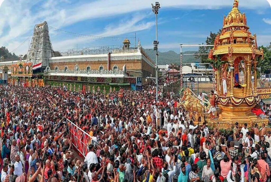 25 కంపార్టుమెంట్లలో వేచివున్న భక్తులు..