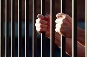 కోర్టుకు హాజరుకాని నిందితుల అరెస్టు