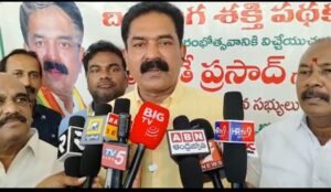 స్వయంగా బస్సు నడిపి దివ్యాంగ శక్తి పథకాన్ని ప్రారంభించిన ఎమ్మెల్యే బోడె ప్రసాద్