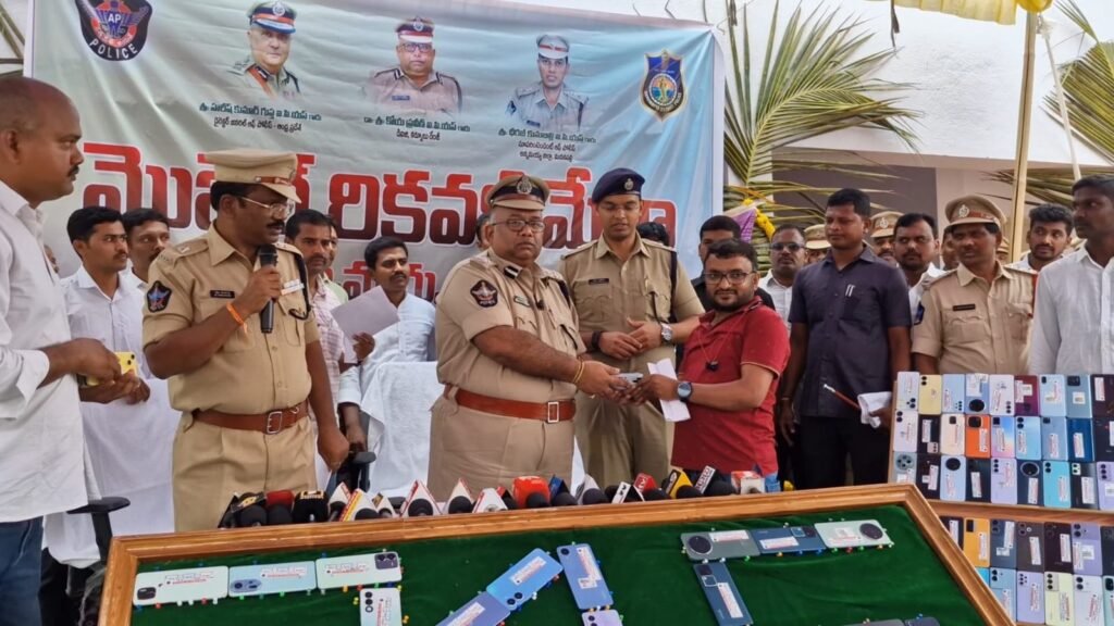 టెక్నాలజీతో రూ. 1.56 కోట్ల విలువైన మొబైల్స్ రికవరీ చేశాం : డిఐజి