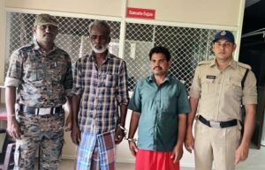 ఇద్దరు ఎర్రచందనం స్మగ్లర్లకు ఐదేళ్ల జైలు శిక్ష – రూ. 6లక్షల జరిమానా