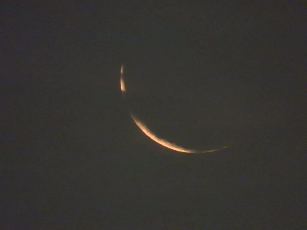 సౌదీ లో కనిపించిన నెలవంక శుక్రవారం రోజే రంజాన్ పండుగ..!