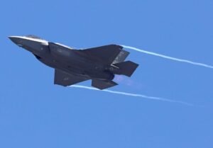 అమెరికాకు షాక్?.. ఇరాన్ దాడిలో దెబ్బతిన్న ఎఫ్-35 జెట్.. తీవ్ర ఉద్రిక్తత