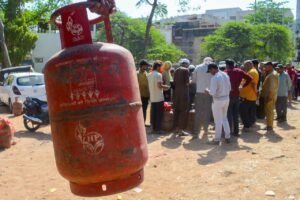 గ్యాస్ బుకింగ్ పేరుతో కొత్త మోసం.. వాట్సాప్‌లో వచ్చే ఫైల్స్‌తో జాగ్రత్త!