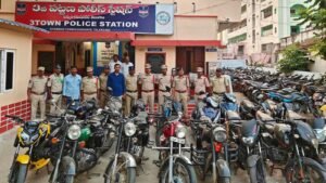 ద్విచక్ర వాహనాల చోరీ కేసుల్లో ఏడుగురు నిందితులు అరెస్టు