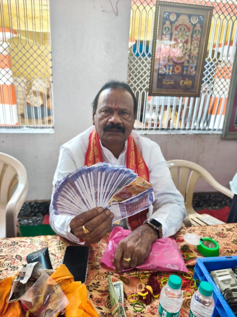 హుండీలో భక్తి పేరుతో… నకిలీ నోట్ల కలకలం!