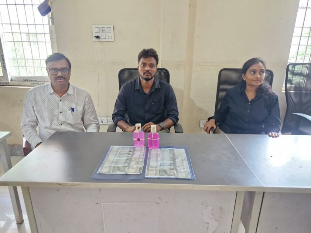 రూ.80 వేలు లంచం తీసుకుంటూ ఏసీబీకి చిక్కిన అక్కయ్యపాలెం సచివాలయ ఉద్యోగి పైలా రాజేష్..