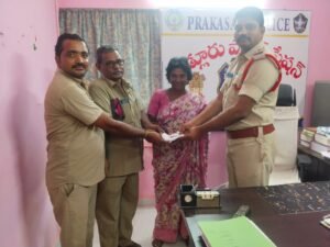 బస్సులో మరిచిపోయిన బంగారం… నిజాయితీతో తిరిగి అందించిన బస్సు కండక్టర్