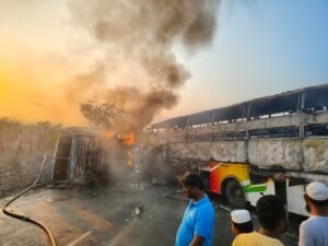 ఎంత ఘోరం… నిద్ర లేచే లోపే…..మార్కాపురంలో ఘోర ప్రమాదం .. 10 మంది సజీవదహనం