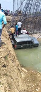 సుగాలి మెట్ట వద్ద అదుపుతప్పి బోల్తా పడిన మహేంద్ర థార్