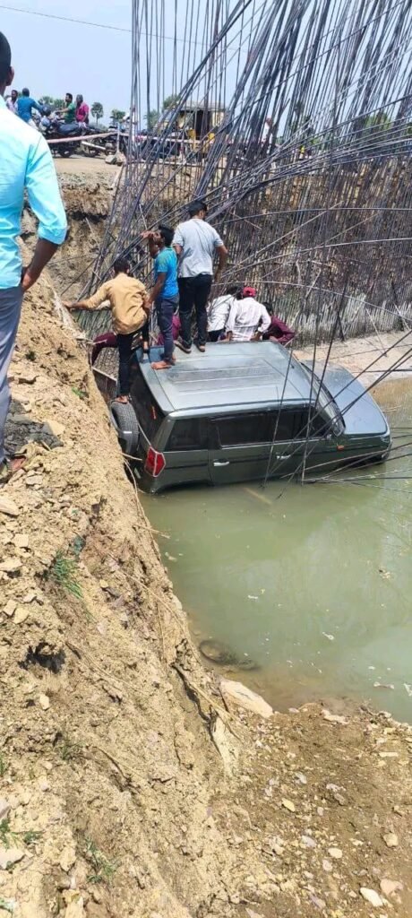సుగాలి మెట్ట వద్ద అదుపుతప్పి బోల్తా పడిన మహేంద్ర థార్