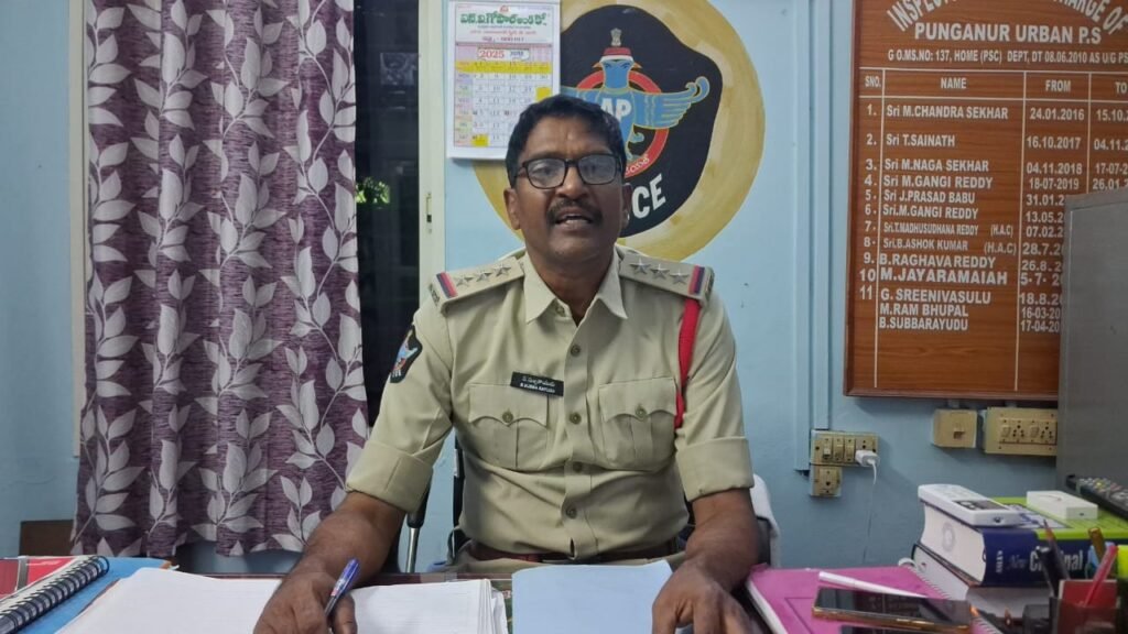 వేసవిలో జాగ్రత్తలు పాటించండి-సీఐ సుబ్బరాయుడు