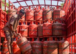 రాష్ట్రంలో పెట్రోల్‌, గ్యాస్ సిలిండర్లు, యూరియా నిల్వలపై కీలక సమావేశం .