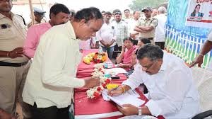 రెవెన్యూ సదస్సులను సద్వినియోగం చేసుకోవాలి