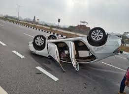 చిలకలూరిపేట హైవేపై ప్రమాదం డివైడర్‌ను ఢీకొన్న కారు, వ్యక్తి మృతి