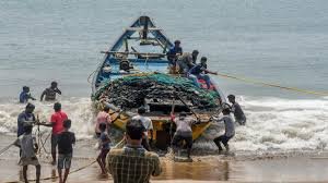 తీర ప్రాంత మత్స్యకార గ్రామాల్లో ఉద్రిక్తత..!