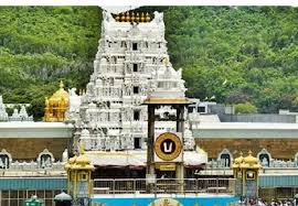 వైకుంఠం క్యూ కాంప్లెక్స్ లోని అన్ని కంపార్ట్‌మెంట్లు నిండి, వెలుపల శిలాతోరణం వరకు క్యూలైన్‌లో వేచివున్న భక్తులు.