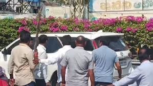 టీడీపీ శ్రేణుల దాడిలో ధ్వంసమైన అంబటి రాంబాబు కారు అప్పగింత.