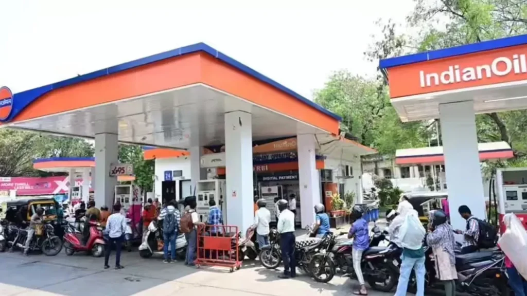 ఏపీలో పెట్రోల్, డీజిల్, గ్యాస్‌కు ఎలాంటి కొరత లేదు.