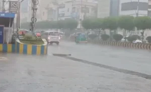 స్వల్ప వర్షానికే చెరువులుగా మారుతున్న వీధులు