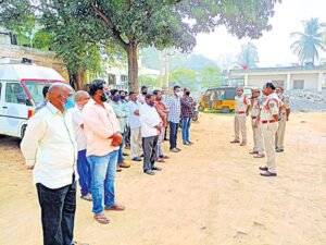 రౌడీ షీటర్లకు కౌన్సిలింగ్ ఇచ్చిన సీఐ శ్రీరామ్