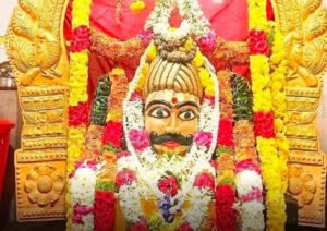 శ్రీ కాశీవిశ్వేశ్వరుడికి పూజలు