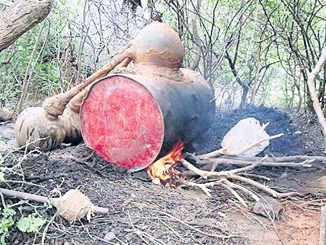 నాటుసారా విక్రయిస్తున్న 8 మంది అరెస్టు