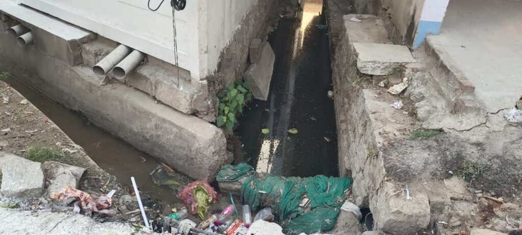 పాలన లేకపోవడంతో పత్తాలేని పారిశుద్ధ్యం