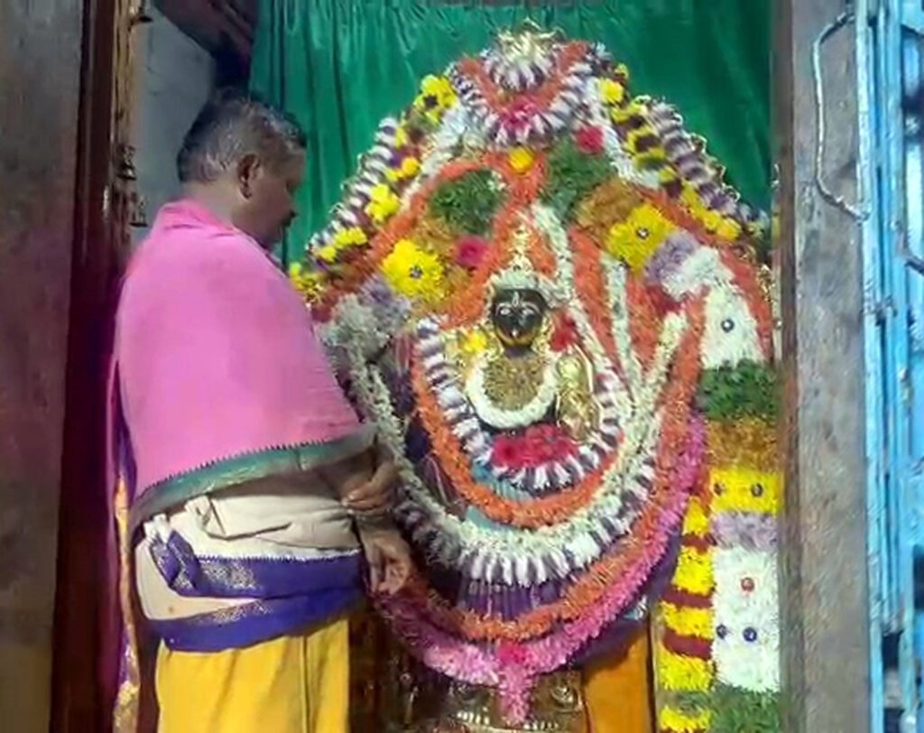 శ్రీ వాసవికన్యక పరమేశ్వరి దేవికి ప్రత్యేక పూజలు