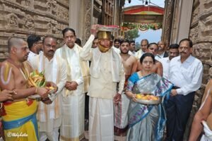 ఒంటిమిట్ట శ్రీ కోదండ‌రామునికి పట్టువస్త్రాలు సమర్పించిన రాష్ట్ర ముఖ్య‌మంత్రి