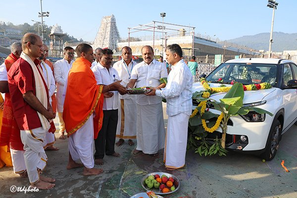 తిరుమల శ్రీవారికి రూ.8.75 లక్షల విలువైన వాహనం విరాళం..!