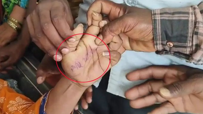 చేతిపై రాసుకుని, ఉరి వేసుకుని టీచర్ ఆత్మహత్య!