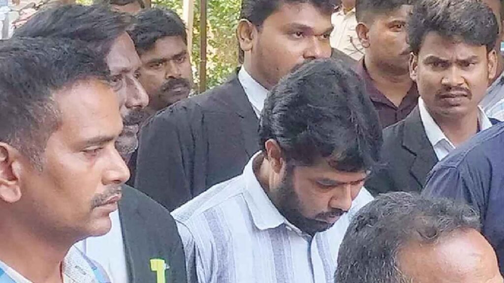 టోల్ గేట్ సిబ్బందిపై టిడిపి ఎమ్మెల్యే దాడి