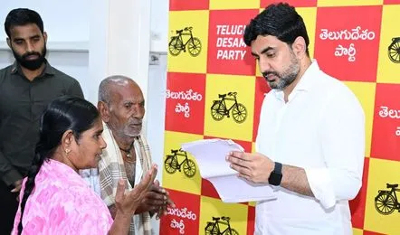 ప్రజల నుంచి వినతులు స్వీకరించిన మంత్రి నారా లోకేష్.