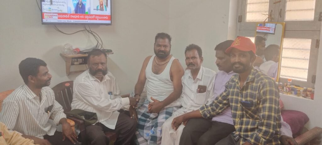 అశోక్   ను పరామర్శించిన దళిత నాయకులు