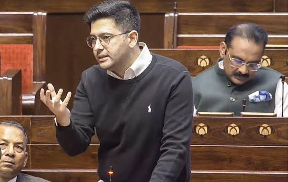 పార్ల‌మెంట్‌లో ప్ర‌జా స‌మ‌స్య‌ల‌పై గ‌ళ‌మెత్తుతున్న రాఘ‌వ్ చ‌ద్దాకు సొంత పార్టీ షాక్