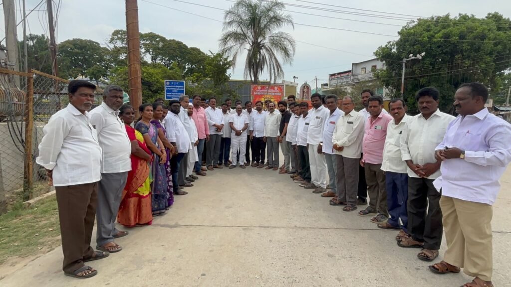 శ్రీ కళ్యాణ వెంకటేశ్వర స్వామి ఆలయంలో ప్రత్యేక పూజలు చేసిన వైసిపి నాయకులు..