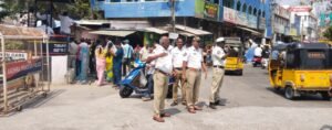 నగరంలో ట్రాఫిక్ పోలీసుల విస్తృత అవగాహన కార్యక్రమాలు.