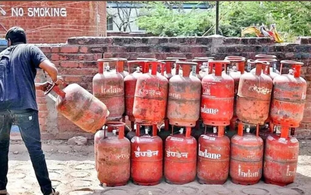 ఏపీ రాష్ట్రంలో గ్యాస్ సిలిండర్ల డెలివరీ వేగవంతం