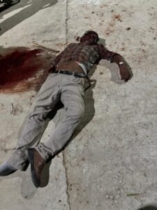 పాత కక్షలతో న్యాయవాది దారుణ హత్య