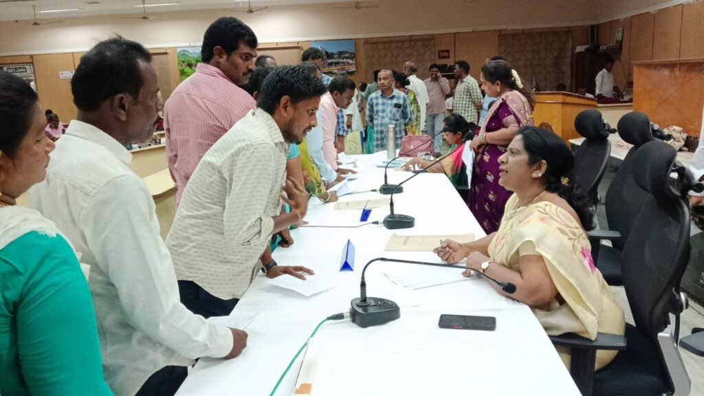 అర్జీలు సత్వరమే పరిష్కరించండి