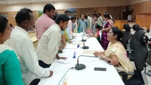 అర్జీలు సత్వరమే పరిష్కరించండి