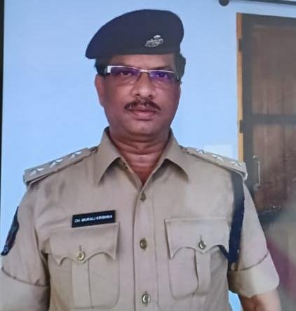 నిజాయితీగల ఉన్నతాధికారులపై నిందలు వేయడం పరిపాటి