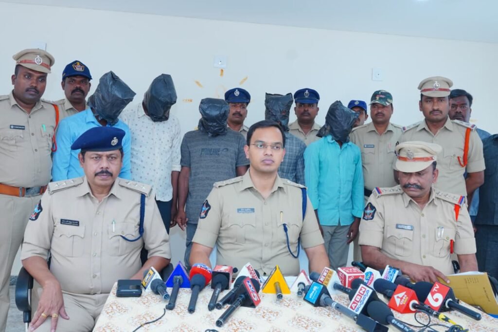 పాత కక్షలతో న్యాయవాది హత్య.. ఐదుగురు అరెస్ట్